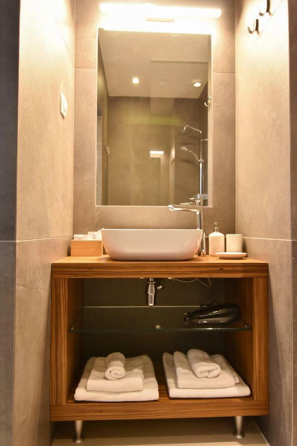 Karlo Main Square Apartments 1 자그레브 외부 사진